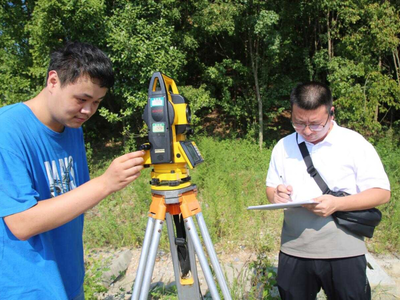 烈日下的測(cè)繪人——致敬為城市建設(shè)默默奉獻(xiàn)的測(cè)繪工作者